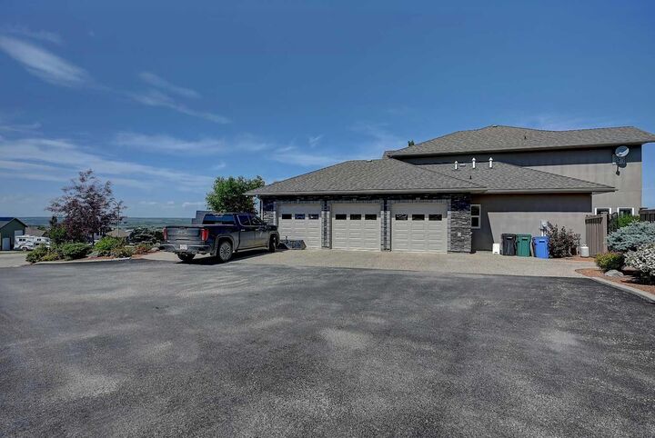 Property Photo:  1130 Redlow Drive  AB T0H 0C0 