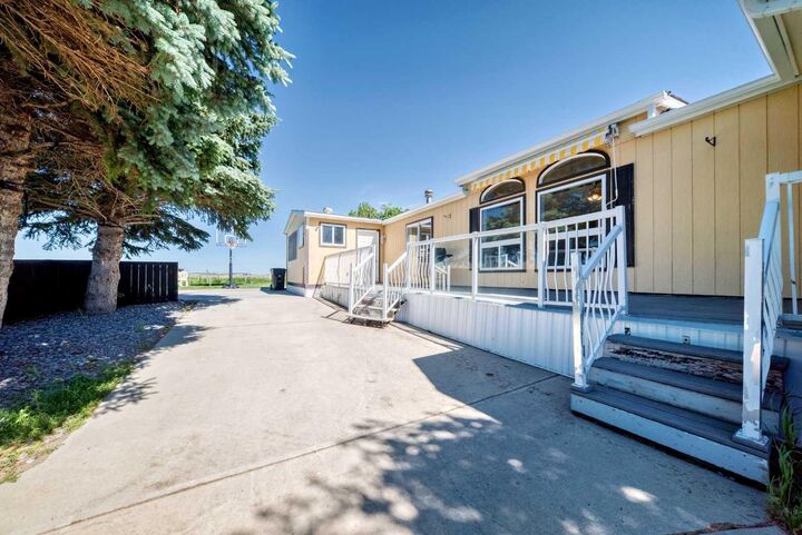 Property Photo:  41 Westmount Drive  AB T0L 0P0 