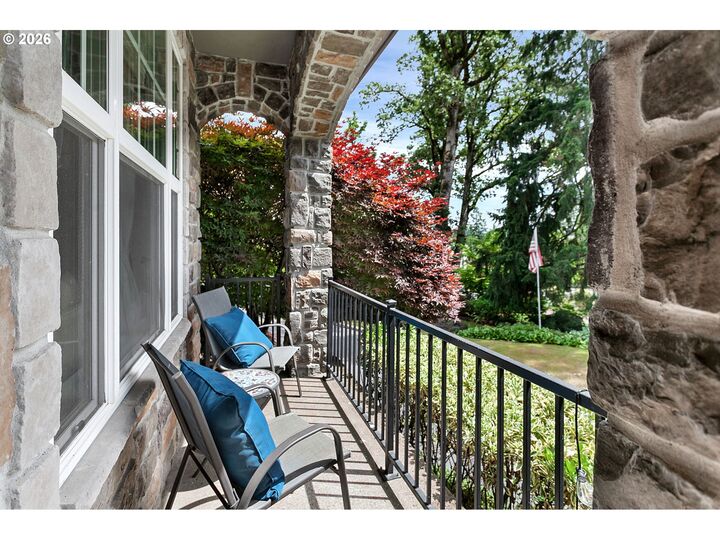 Property Photo: 2613 Beacon Hill Dr OR 97068