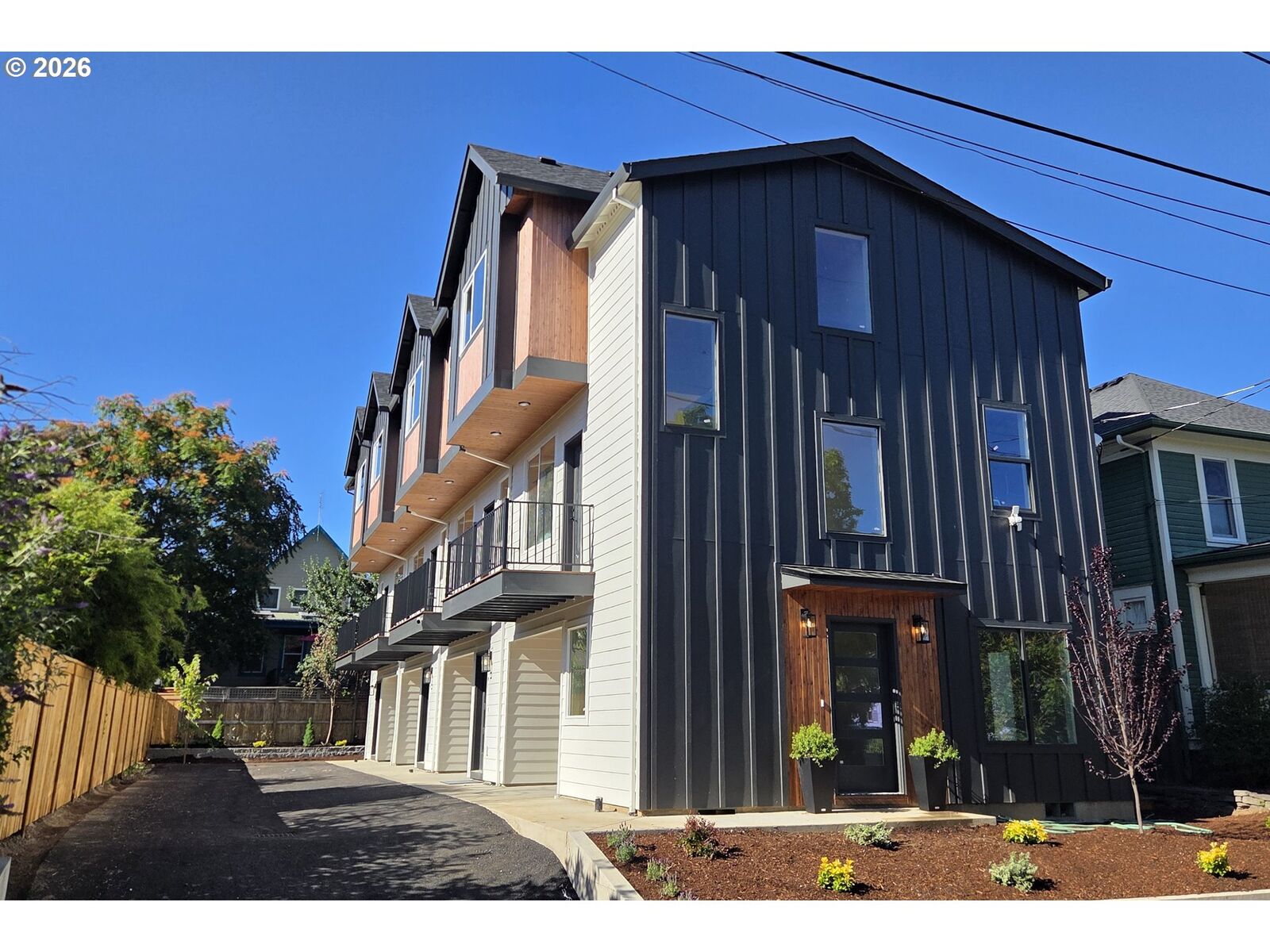 Property Photo:  1527 SE Tenino St  OR 97202 