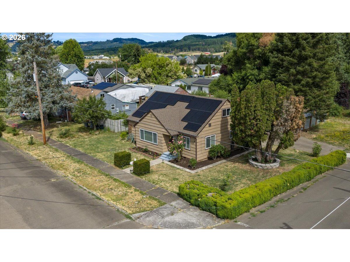Property Photo: 409 NW Yamhill St OR 97378