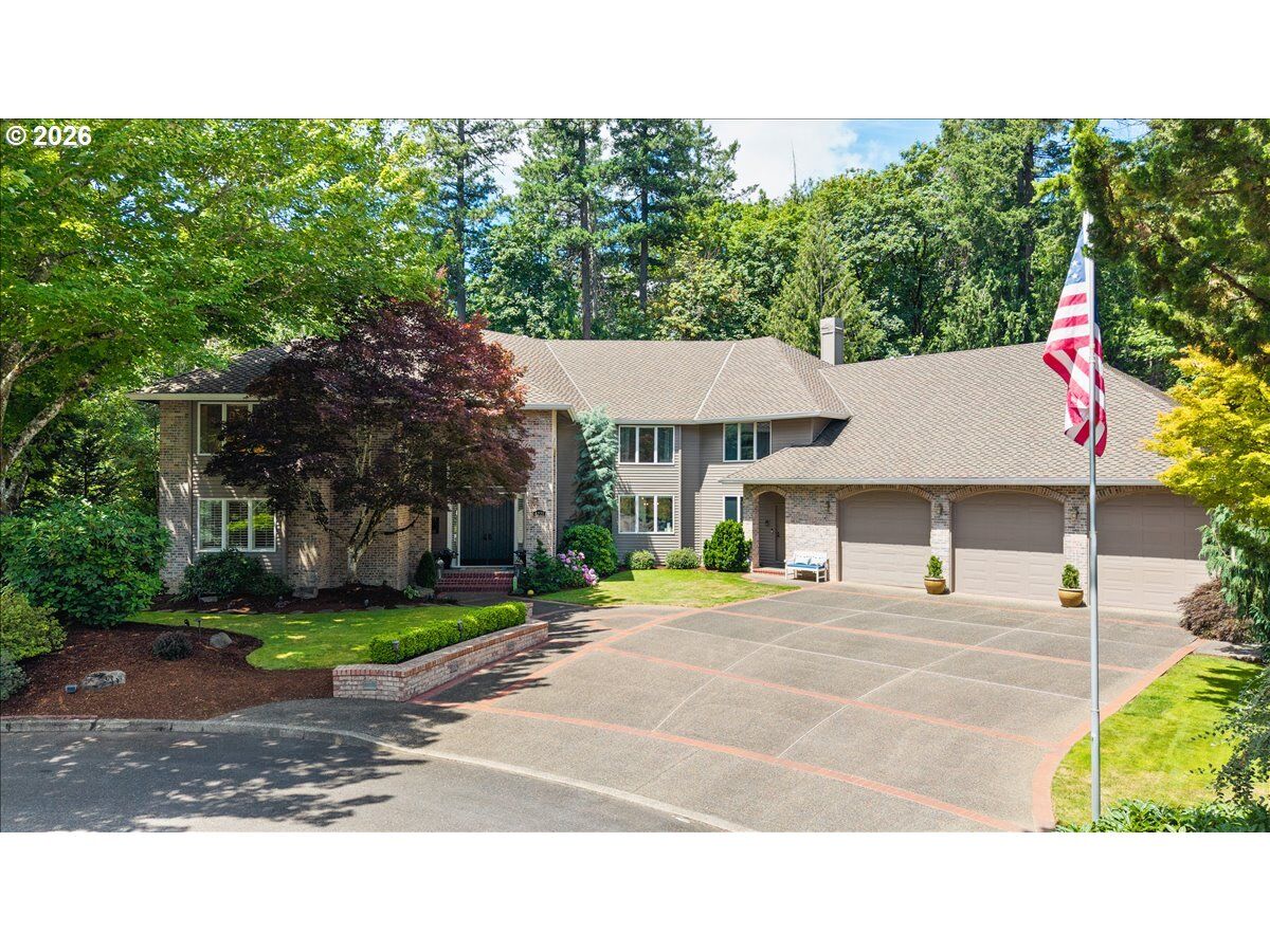 Property Photo:  4221 SW Selling Ct  OR 97221 