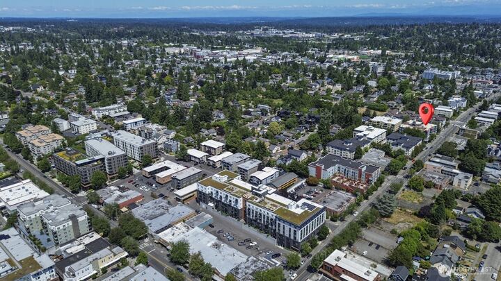 Property Photo: 600 N 85th Street 401 WA 98103