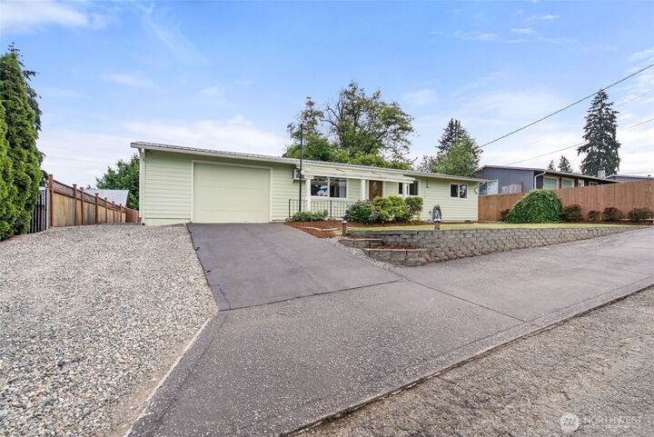 Property Photo: 11833 SE 272nd Place WA 98030