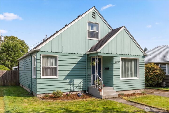 Property Photo:  556  25th Avenue  WA 98632 