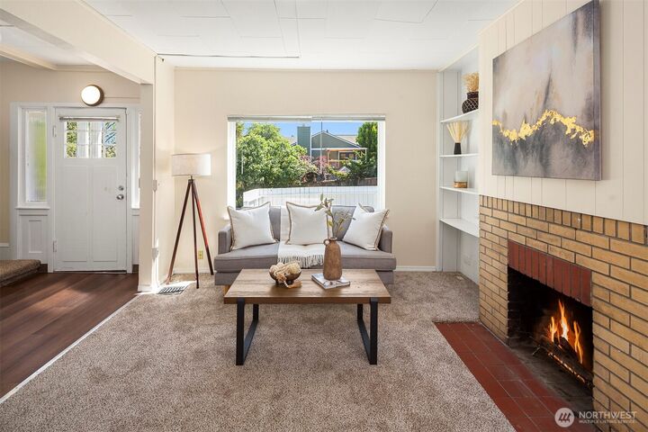 Property Photo:  332 NE 50th Street  WA 98105 