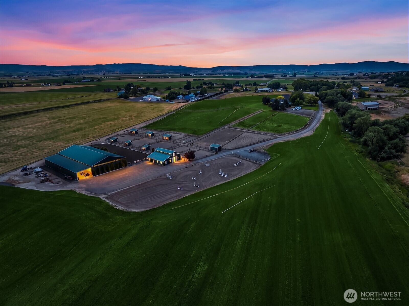 Property Photo: 1401 Emerson Road WA 98926