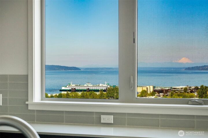 Property Photo:  50  Pine Street 401  WA 98020 