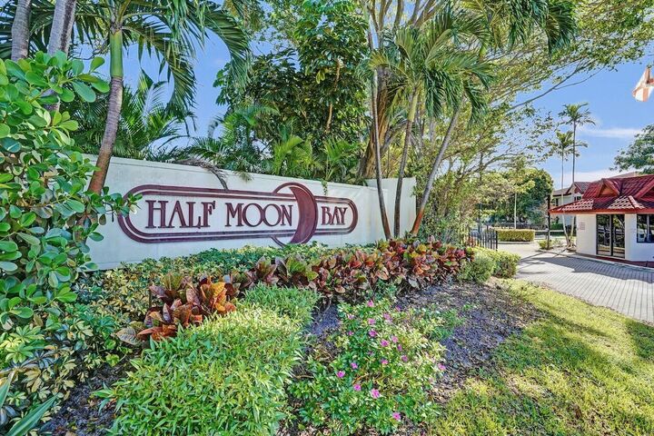 Property Photo: 107 Half Moon Circle H1 FL 33462