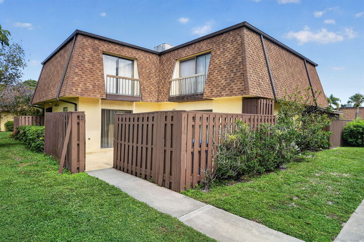 Property Photo:  110 N Delaware Boulevard 15D  FL 33458 
