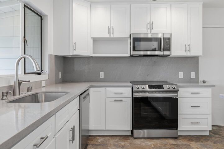 Property Photo:  1445 Highland View Court  CA 94024 