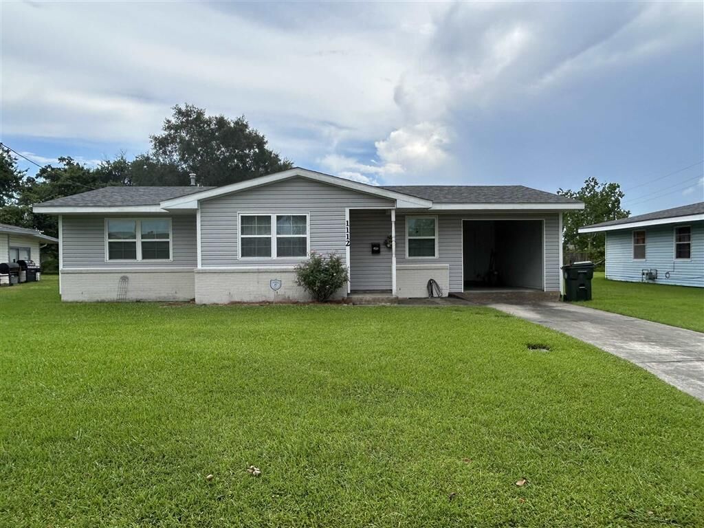 Property Photo: 1112 Sunset Drive LA 70607