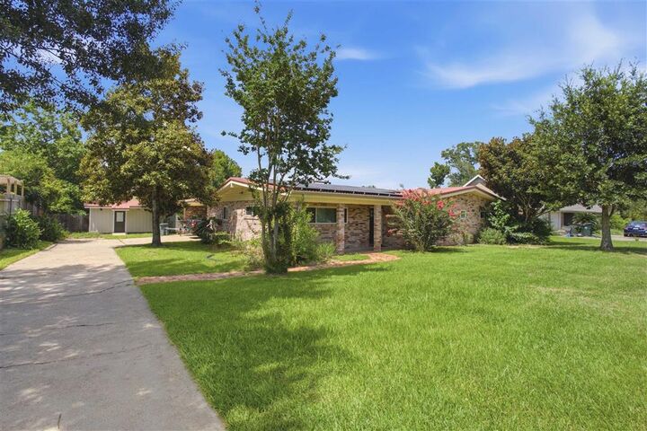 Property Photo:  728 W Lagrange Street W  LA 70605 