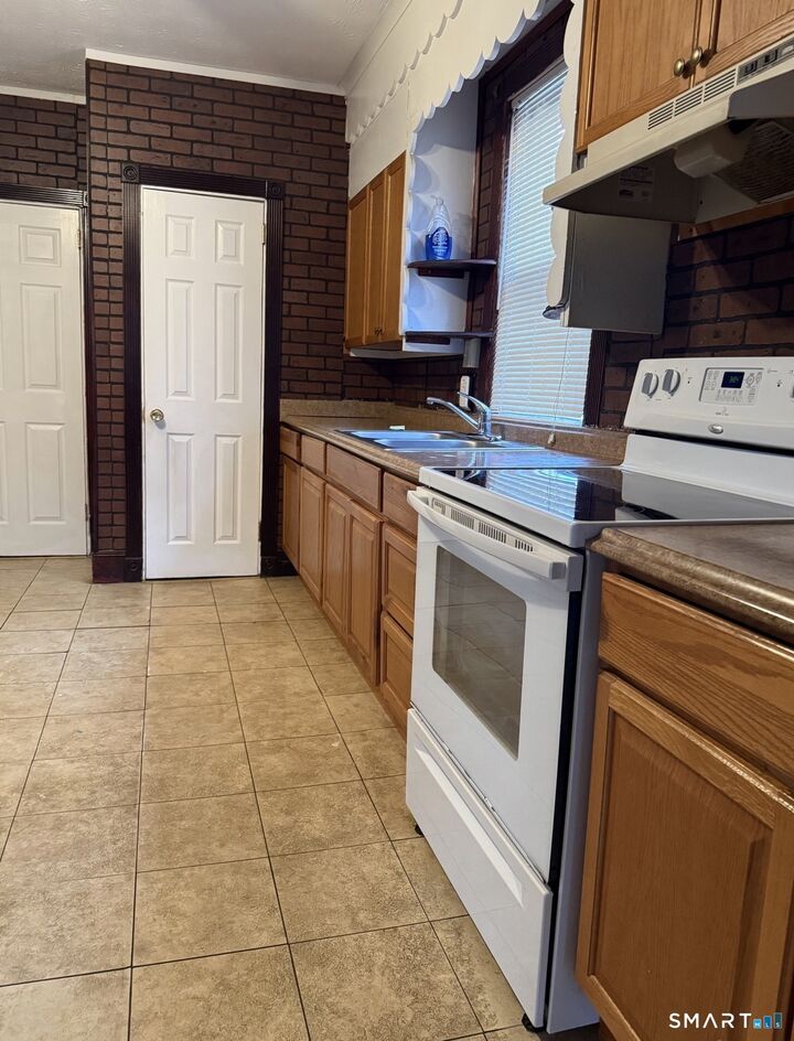 Property Photo: 145 Adelaide Street CT 06114