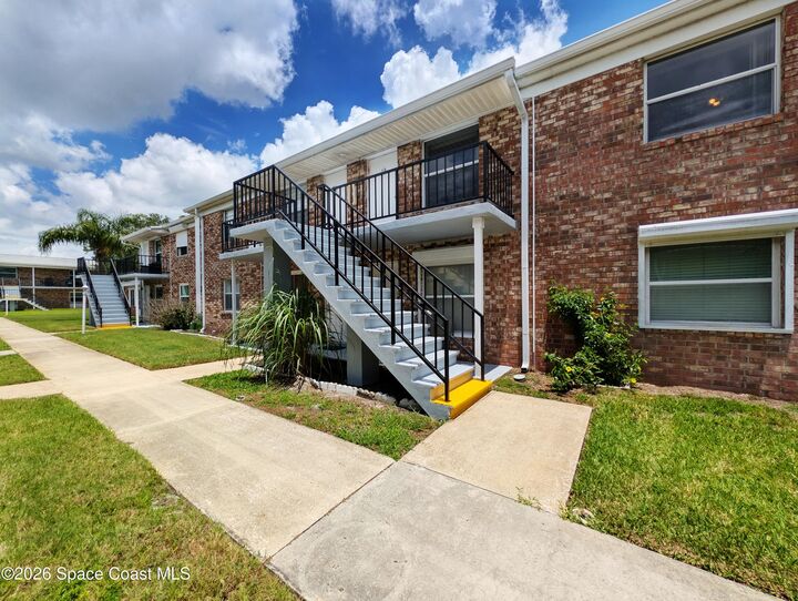 Property Photo:  190 E Olmstead Drive  FL 32780 