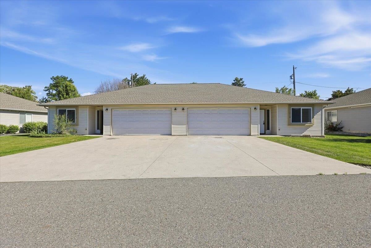 Property Photo: 1710 N Bessie Ln 1712 WA 99212