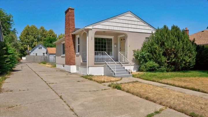 Property Photo:  1217 E Mission Ave  WA 99202 