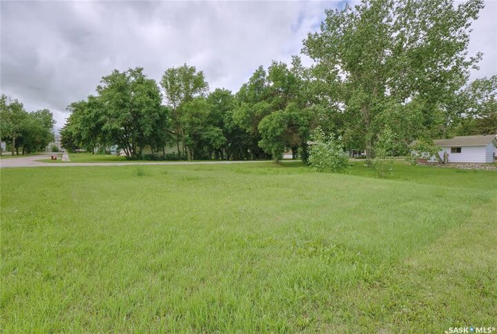 Property Photo:  132 1st Street W  SK S0H 2K0 