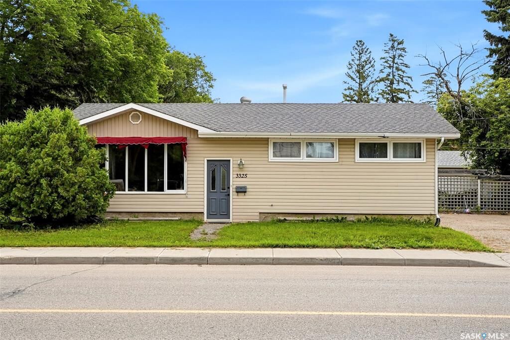 Property Photo: 3325 29th Avenue SK S4S 2P1