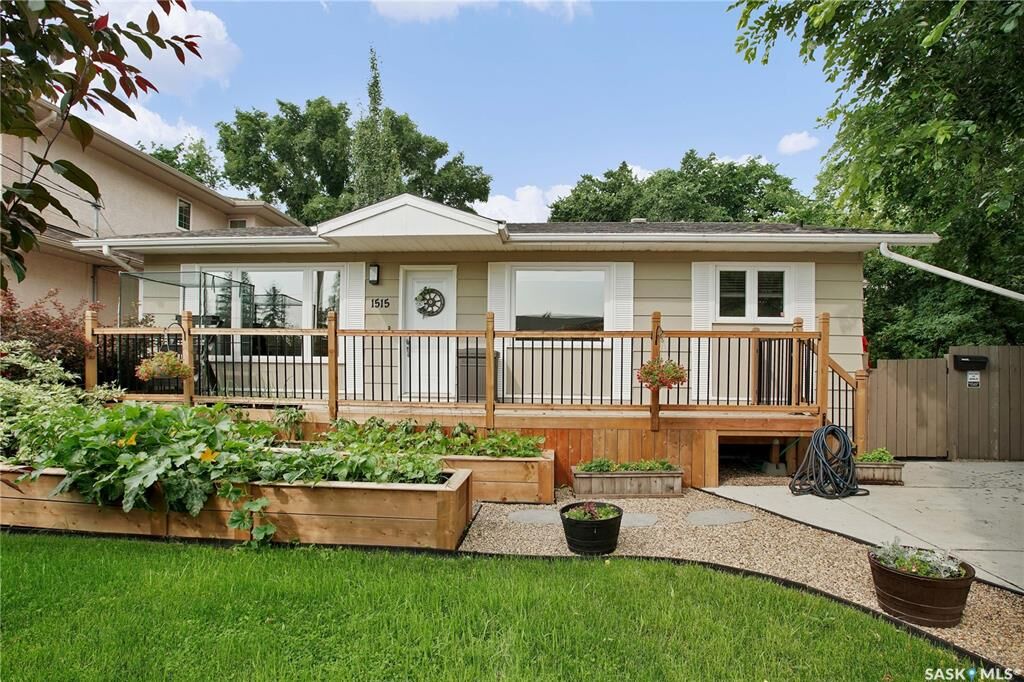 Property Photo: 1515 Crerar Drive SK S7M 4R8