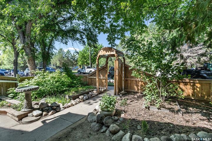 Photo de la propriété:  406 J Avenue S  SK S7M 2A6 