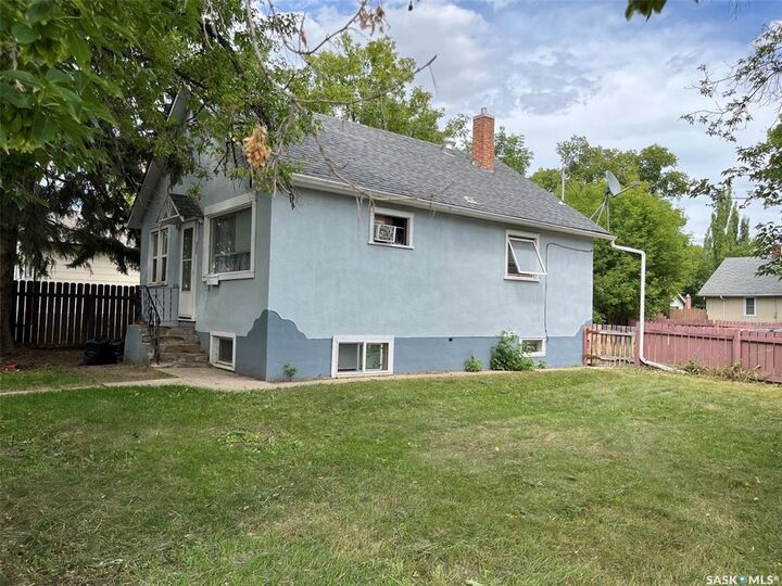 Property Photo: 630 5th Avenue E SK S6V 2H5