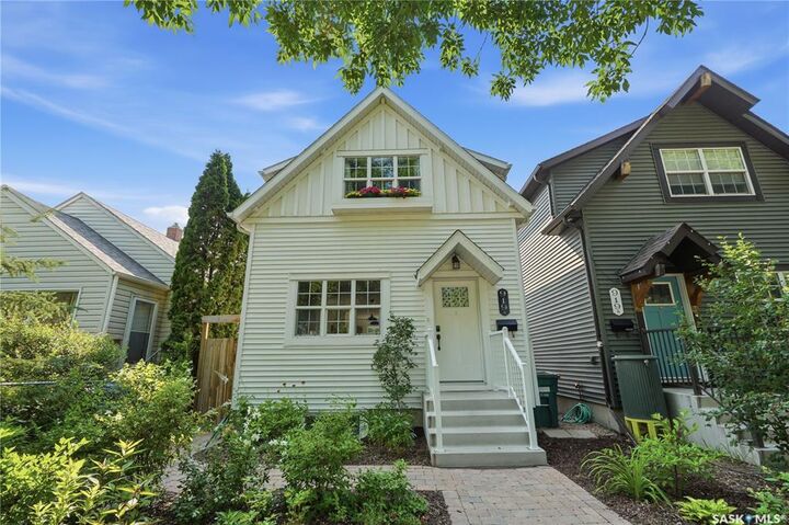 Property Photo:  919A F Avenue N  SK S7L 1W7 