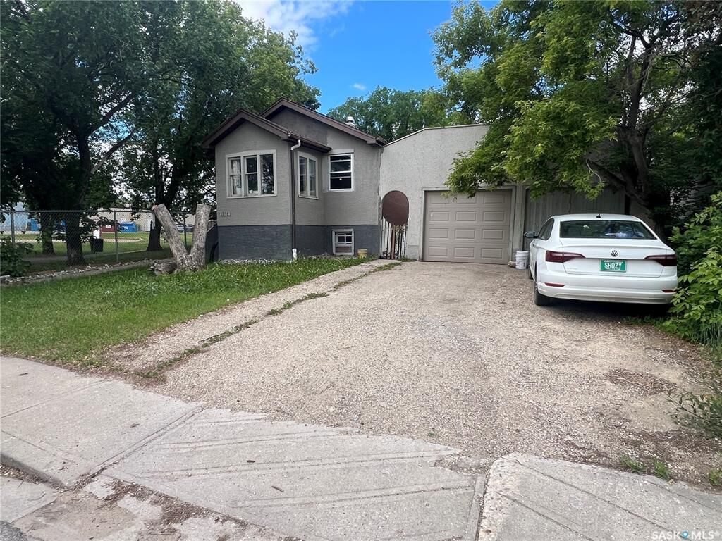 Property Photo: 1936 Broder Street SK S4N 3S1