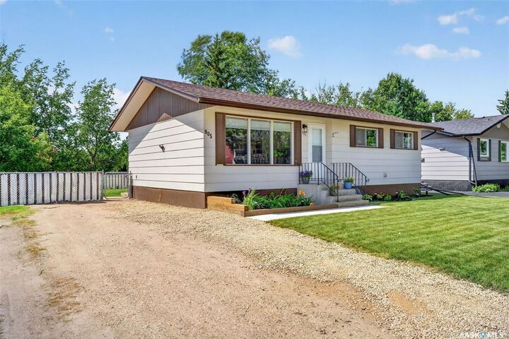 Property Photo: 905 14th Street SK S0K 2A0
