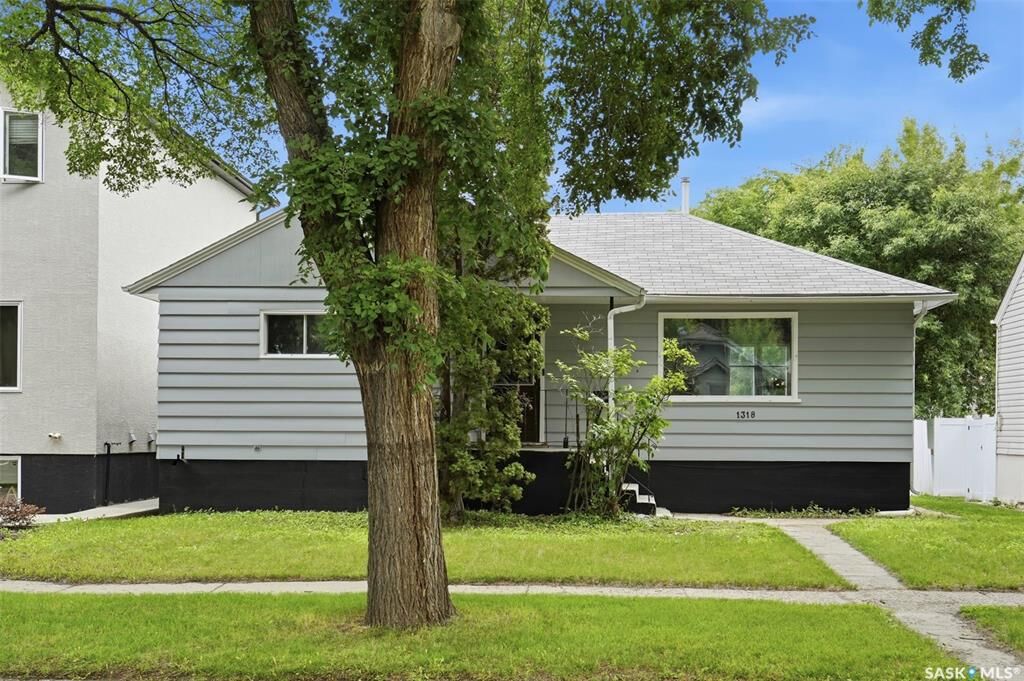 Photo de la propriété:  1318 B Avenue N  SK S7L 1G5 