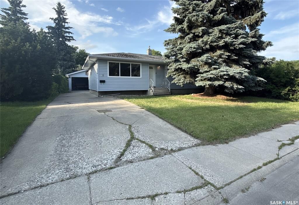 Property Photo: 68 Wentworth Crescent SK S7L 4A9