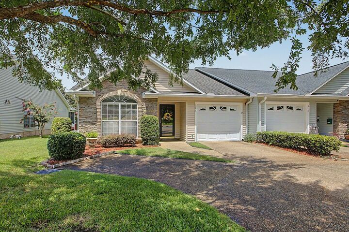 Property Photo:  213 Huntington Pointe  GA 31757 