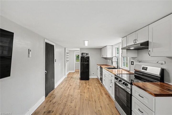 Property Photo: 2211 Fairfax Road NC 27407