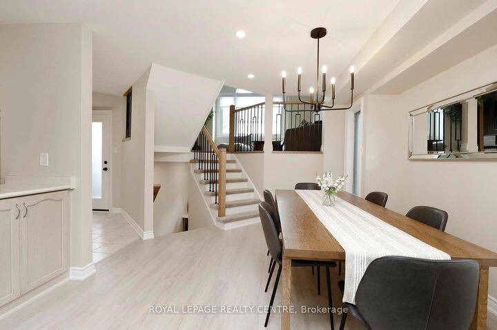 Property Photo:  156 Chudleigh Street  ON L8B 0J4 