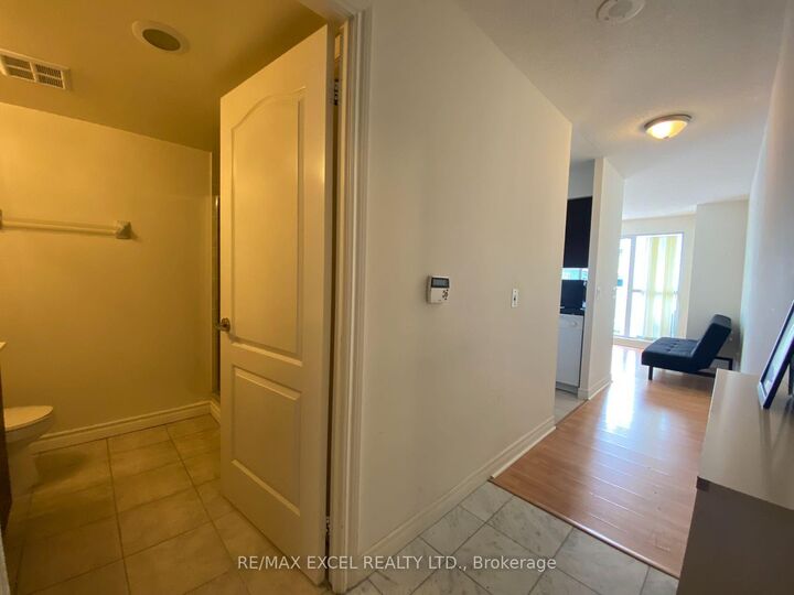 Property Photo: 70 Town Centre Court 2807 ON M1P 0B2