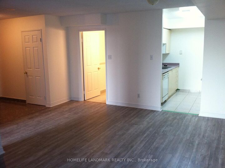 Property Photo: 256 Doris Avenue 1101 ON M2N 6X8