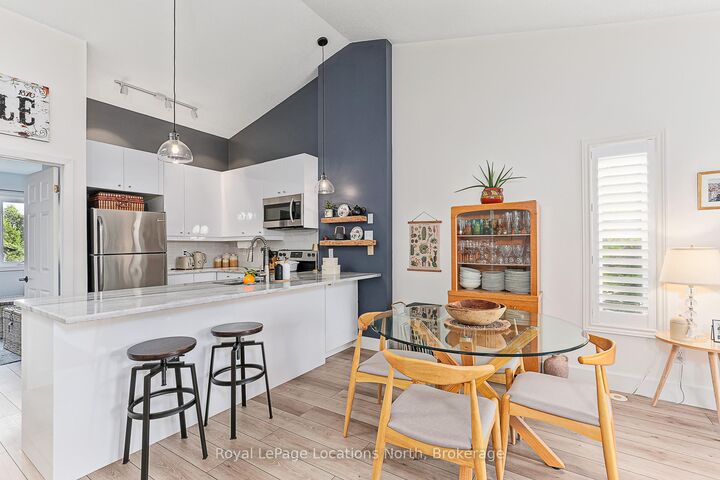 Property Photo:  5 Harbour Street E 13  ON L9Y 5C5 