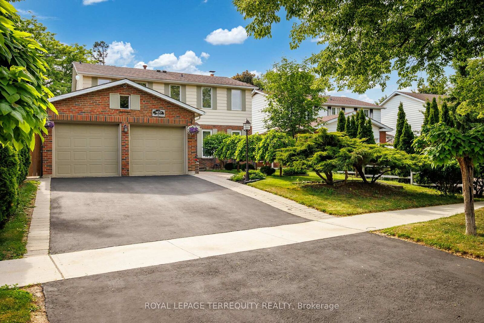 Property Photo:  1853 Briarcrook Crescent  ON L4X 1X3 