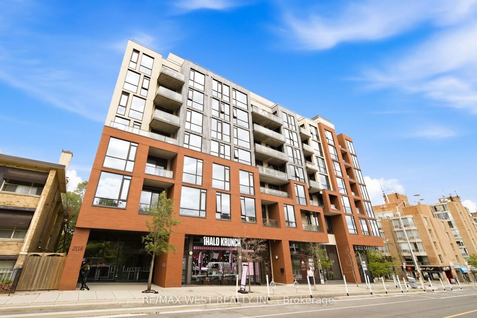 Property Photo:  2118 Bloor Street W 709  ON M6S 0A6 