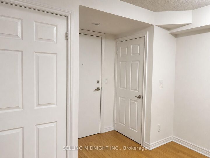 Property Photo:  250 Wellington Street W 245  ON M5V 2V4 