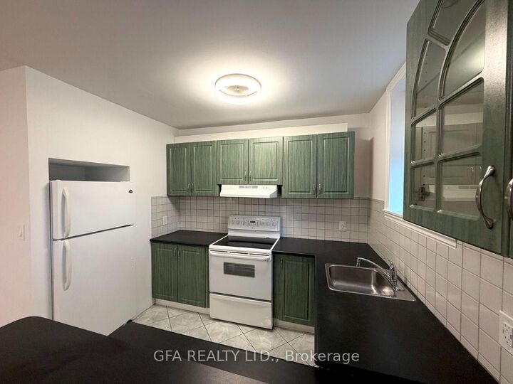 Property Photo:  16 Arrowsmith Avenue B  ON M6M 2W7 