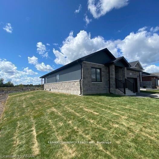 Property Photo:  52 Potter Drive  ON K0H 2H0 