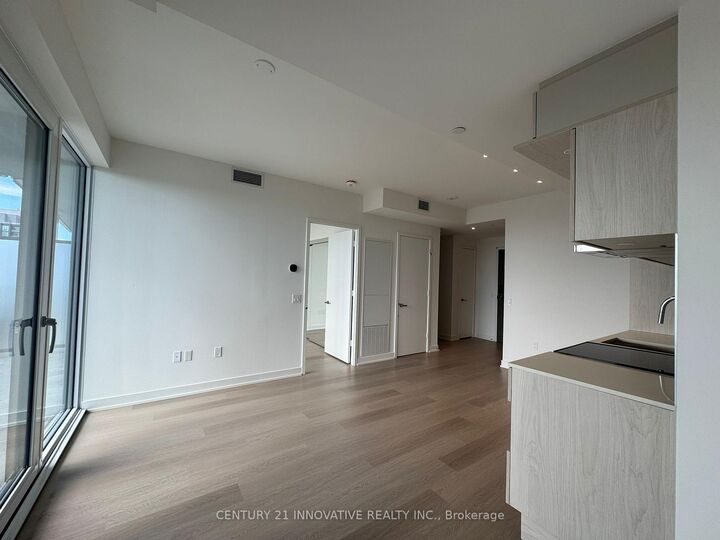 Property Photo:  448 Burnhamthorpe Road 4009  ON L5B 0R4 