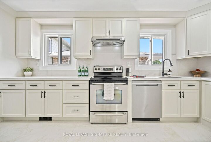 Property Photo:  23 Abell Drive  ON L5V 2W1 