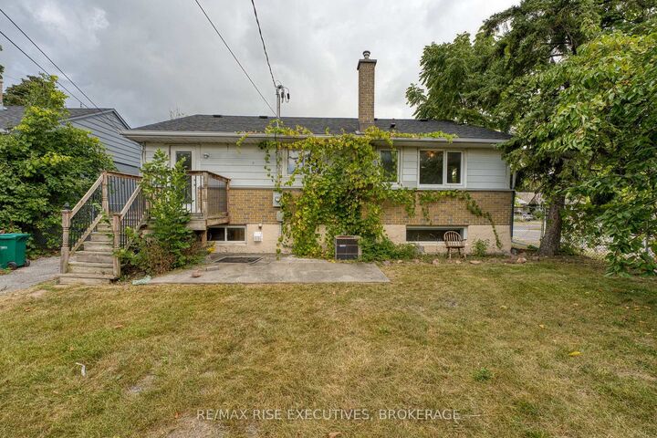 Property Photo:  22 Ruskin Street 1  ON K7K 2N3 