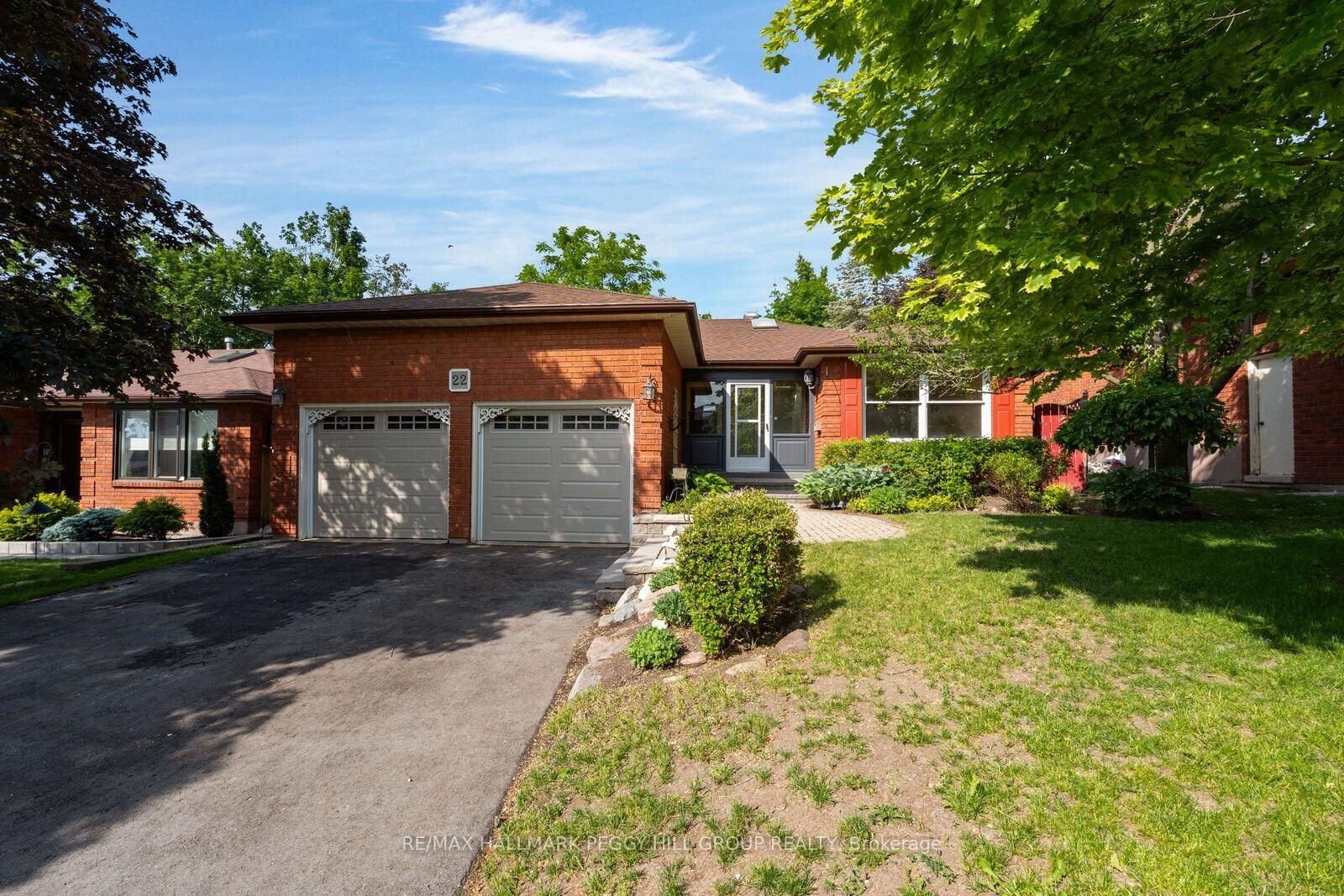 Property Photo:  22 Richler Crescent  ON L4N 6E6 