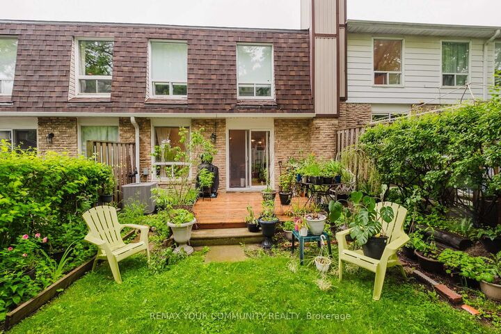 Property Photo:  27 Dunkeld Way  ON L3T 4Y8 