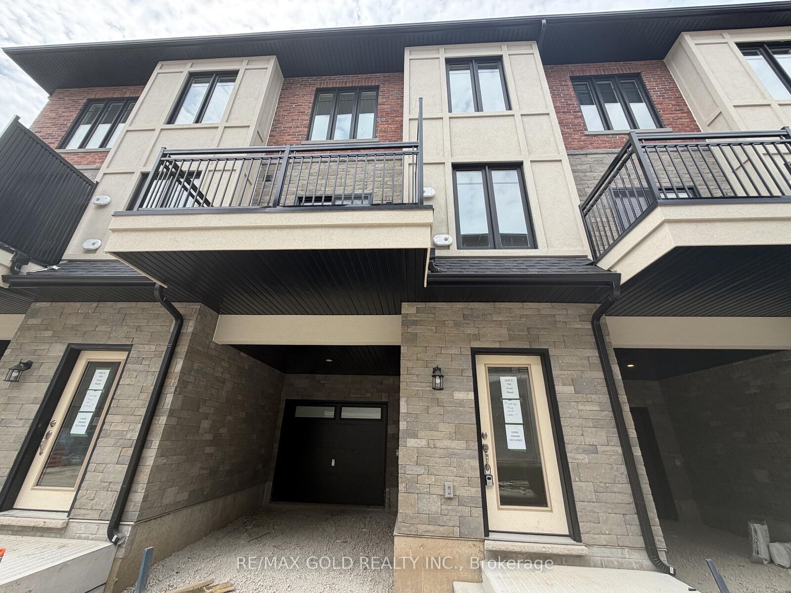 Property Photo: 702 Royal Front Street ON L4Y 0C8
