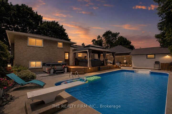 Property Photo:  493 Maple Street  ON N7G 3M9 