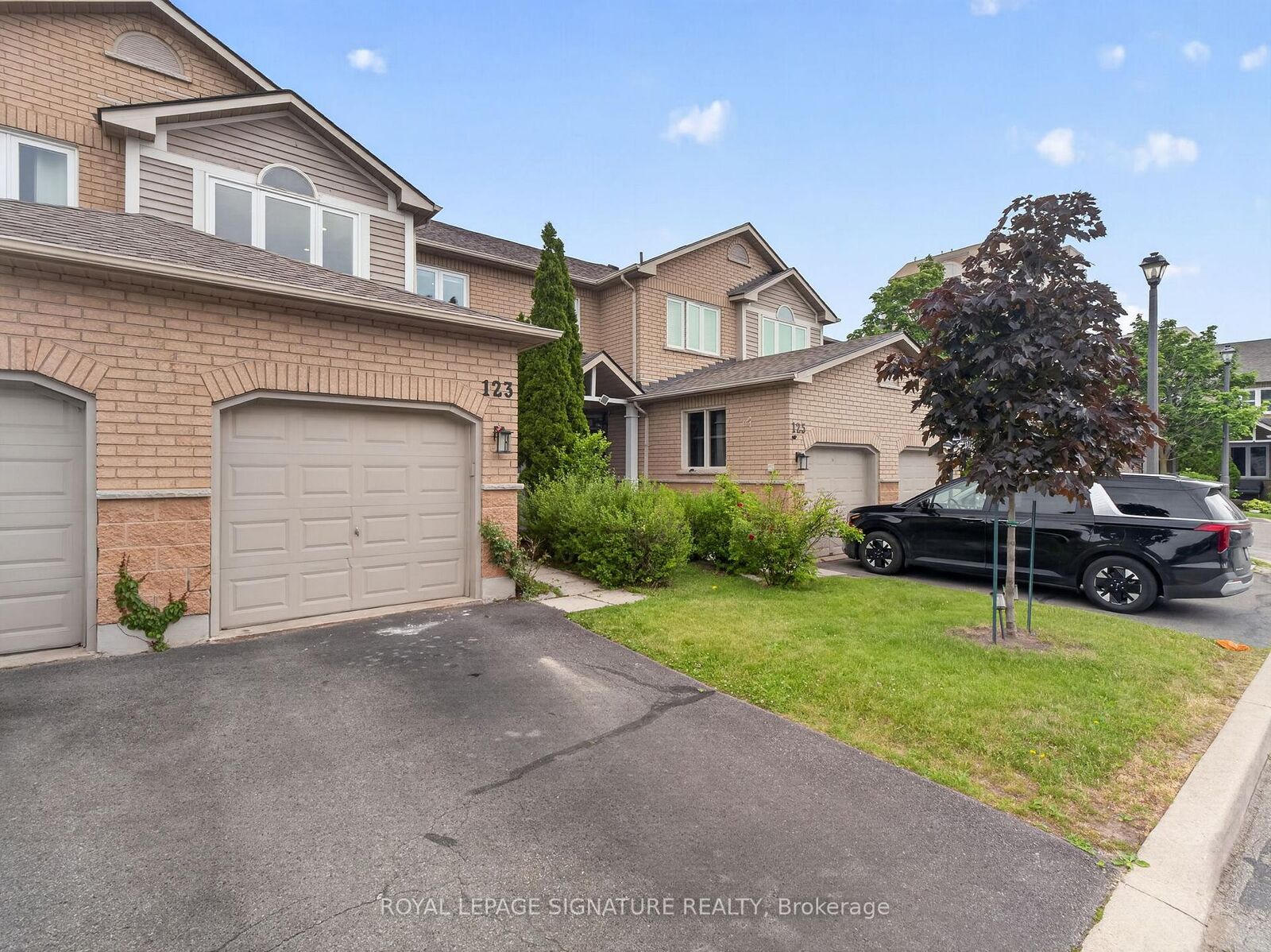 Property Photo:  833 Scollard Court 123  ON L5V 2B4 